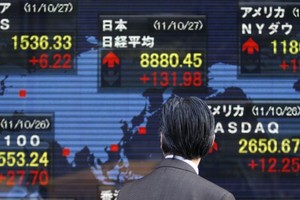 Phố Wall nghỉ lễ, chứng khoán toàn cầu trái chiều