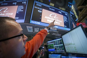 Quốc hội Mỹ thông qua dự luật có thể "trục xuất" công ty Trung Quốc khỏi thị trường chứng khoán Mỹ