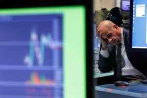 Giới đầu tư bất an, ồ ạt thoát hàng