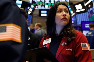 Nhận tin tức tốt xấu đan xen, tâm lý giới đầu tư lung lay