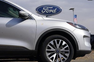 Chính quyền Mỹ yêu cầu triệu hồi 3 triệu xe Ford do lỗi túi khí