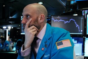 Ám ảnh lạm phát, giới đầu tư vội vàng thoát hàng