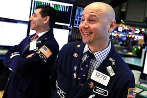 Lo âu tan biến, chứng khoán liên tục khởi sắc