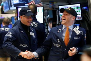 Chứng khoán toàn cầu có tuần giao dịch phấn khích 