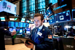 Đà hưng phấn giảm bớt, giới đầu tư quay lại thoát hàng