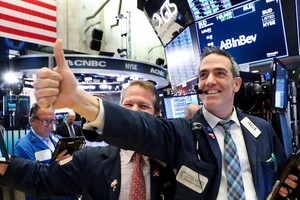 Đón dữ liệu kinh tế khả quan, giới đầu tư tích cực gom hàng trở lại