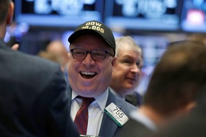 Kỳ vọng dâng cao, giới đầu tư hân hoan gom hàng