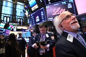 Dữ liệu kinh tế lạc quan, giới đầu tư tích cực gom hàng trở lại