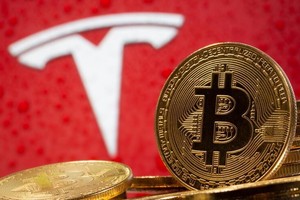 Tesla đang “tụt hậu” do đầu tư vào bitcoin