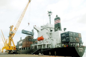 ADB: Kim ngạch xuất nhập khẩu gấp 1,85 lần GDP, Việt Nam sẽ chịu tác động nếu có cuộc chiến thương mại Mỹ - Trung