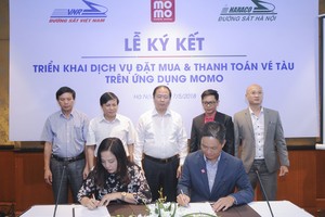 Khách đi tàu hỏa có thể mua vé và thanh toán bằng Ví điện tử