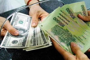 Gửi tiết kiệm bằng VND, có được rút bằng USD?