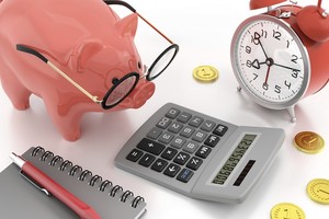 Khi rút tiền tiết kiệm, ngoài chứng minh nhân thân có có cần mang giấy tờ gì khác?