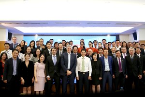 Các thành viên trong Dự án và Lãnh đạo 3 bên tại Lễ Khởi động dự án