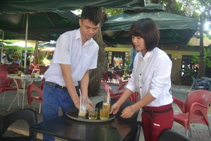 Tỷ lệ sinh viên trên thế giới đi làm thêm rất cao, lên tới 83% (Ảnh Internet)