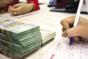 Có được vay hộ người khác?