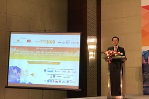 Ông Nguyễn Hữu Nghĩa, Phó Trưởng ban Ban Kinh tế Trung ương phát biểu tại Hội thảo