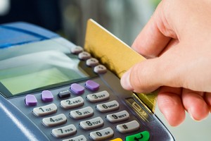 Tìm hiểu về thẻ ghi nợ không được thấu chi