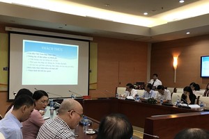 Ông Phạm Gia Bảo, Phó Cục trưởng Cục Phòng chống rửa tiền báo cáo tại Hội nghị