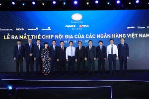 7 ngân hàng đầu tiên sẵn sàng chuyển đổi thẻ từ sang thẻ chip
