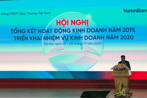 Ông Trần Minh Bình, Tổng giám đốc VietinBank trình bày Báo cáo tại Hội nghị