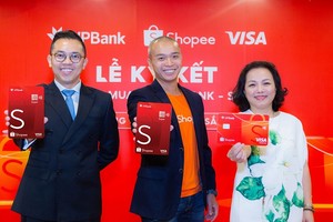 Đại diện ba bên Visa, Shopee và VPBank trong buổi ra mắt sản phẩm