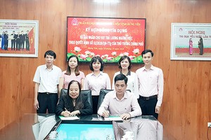 Ngân hàng Chính sách xã hội tỉnh Hưng Yên ký hợp đồng tín dụng với khách hàng được vay vốn