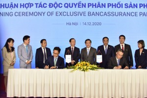 VietinBank hợp tác độc quyền 16 năm bán bảo hiểm nhân thọ cho Manulife 