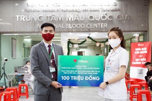 VPBank trao tặng 100 triệu đồng, hỗ trợ bệnh nhi khó khăn tại Viện Huyết học và Truyền máu Trung ương
