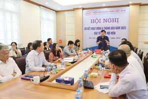 Ông Nguyễn Quốc Hùng, Phó Chủ tịch Hội đồng Hiệp hội kiêm Tổng Thư ký phát biểu tại Hội nghị.