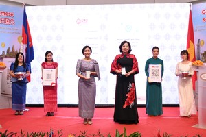 Thống đốc NHTW Việt Nam và Campuchia thực hiện nghi lễ ra mắt dịch vụ thanh toán xuyên biên giới sử dụng QR code