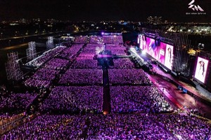 Sắc tím thương hiệu TPBank bao trùm tại Concert Em Xinh “Say Hi”tối 13/9, tại TP.HCM. (Ảnh: Vieon)