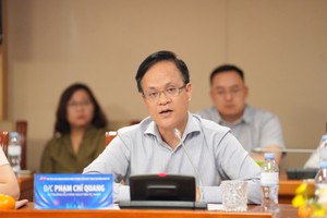 Ông Phạm Chí Quang, Vụ trưởng Vụ Chính sách tiền tệ (NHNN) trao đổi tại Toạ đàm