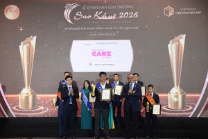 Đại diện Ngân hàng số Cake nhận Giải thưởng Sao Khuê 2026