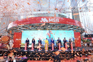 Ban Lãnh đạo MSB và khách mời thực hiện nghi thức khai trương Hội sở chính và Chi nhánh Sở Giao Dịch MSB