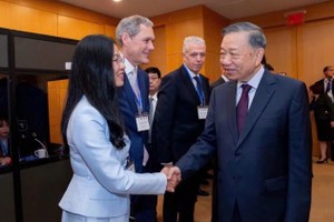 Tổng Bí thư, Chủ tịch nước Tô Lâm gặp gỡ Lãnh đạo Ngân hàng Standard Chartered.