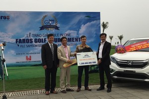 Trúng “hole in one”, golfer được Pjico trao giải thưởng Honda CRV