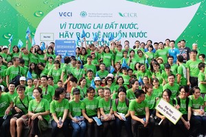 Gần 300 cán bộ Bảo Việt đã tham gia sự kiện “Ngày làm sạch hồ Hà Nội” 
