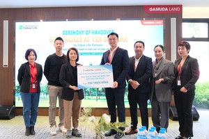 Đại diện Fubon Life Việt Nam và đại diện Gamuda Land – đơn vị quản lý công viên Yên Sở đã tham gia “Lễ Trao tặng và Tiếp nhận ghế công viên” được tổ chức ngày 16/12/2022 tại công viên Yên Sở.