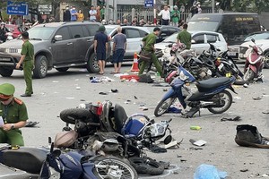 Vụ ô tô tông 17 xe máy ở Hà Nội: BSH sẽ tạm ứng 250 triệu đồng 