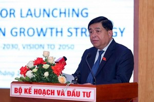 Bộ trưởng Bộ Kế hoạch và Đầu tư Nguyễn Chí Dũng phát biểu tại hội nghị (Ảnh: TTXVN)