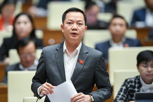 Đại biểu Quốc hội Trịnh Xuân An phát biểu thảo luận tại Hội trường sáng 7/1