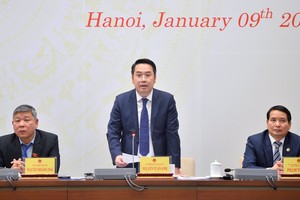 Phó trưởng Ban Công tác đại biểu Nguyễn Tuấn Anh trả lời về công tác nhân sự tại buổi họp báo chiều 9/1.