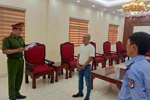 Công an tỉnh Đồng Nai đọc lệnh bắt tạm giam Bùi Vĩnh Tuấn, Giám đốc Công ty cổ phần Đầu tư xây dựng địa ốc Đại Tuấn Phát ngày 23/4.