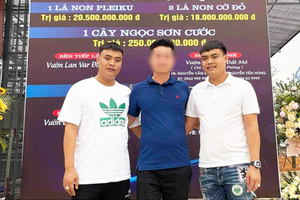 Các bị can Bùi Hữu Giang (trái) và Bùi Hữu Thanh (phải)