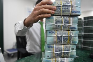 Ngân hàng Nhà nước cho biết, lãi suất đã giảm 3 lần từ đầu năm và sẽ tiếp tục giảm trong thời gian tới (Ảnh minh hoạ)