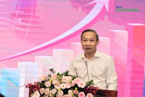 Ông Phan Đức Hiếu, Uỷ viên thường trực Uỷ ban Kinh tế của Quốc hội trình bày tham luận sáng 19/7 (Ảnh: M.Minh)
