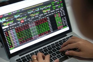 Hành vi giao dịch "chui" trên thị trường chứng khoán bị UBCKNN xử lý nghiêm (Ảnh minh hoạ)