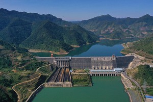 Các công trình thuỷ điện bị thiếu nước vào mùa khô là một trong những vấn đề tồn tại của an ninh nguồn nước hiện nay (Ảnh minh hoạ: Thuỷ điện Sơn La)