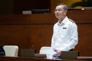 Tổng Kiểm toán Nhà nước - ông Ngô Văn Tuấn trả lời chất vấn của đại biểu Quốc hội sáng 5/6 (Ảnh: QH)